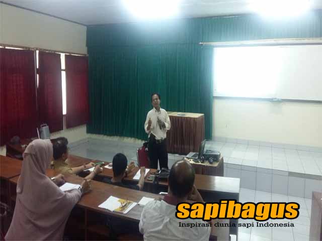 Sesi manajemen pemeliharaan oleh Heri Suryanto dari Balitnak Ciawi